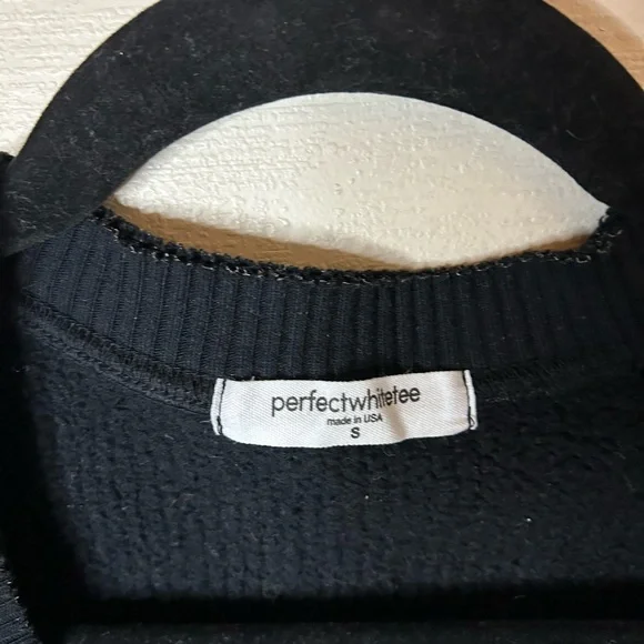 PERFECTWHITETEE JANIE FLEECE U NECK SWEATSHIRT IN BLACK SIZE SMALL - Picture 2 of 10